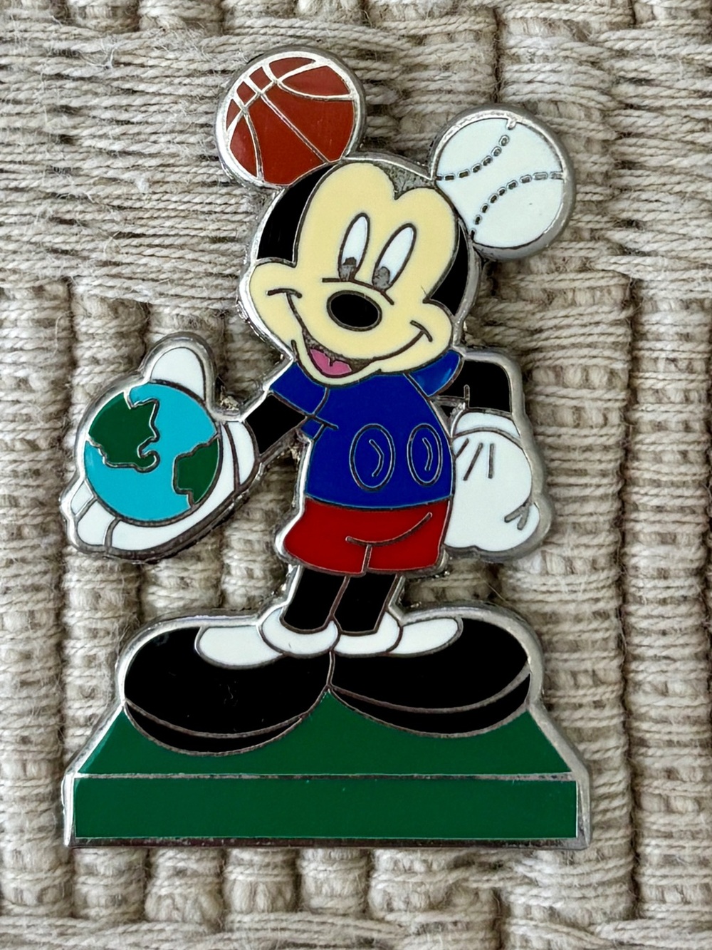 DISNEY 2009 Cast Exclusive “InspEARations” Mickey Mouse Sports Pin